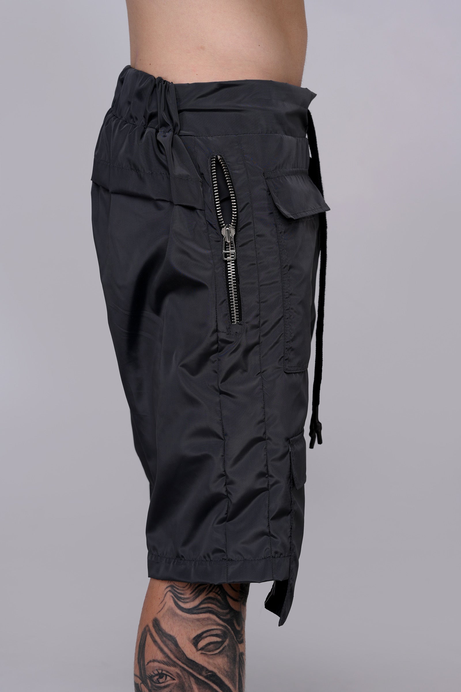 GRAY "MULTI-POCKET" SHORTS